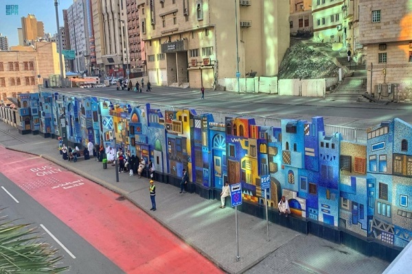 اجرای طولانی‌ترین نقاشی دیواری جهان با حروف در مکه مکرمه