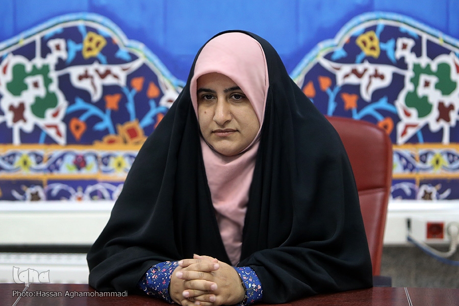 طهورا منزوی