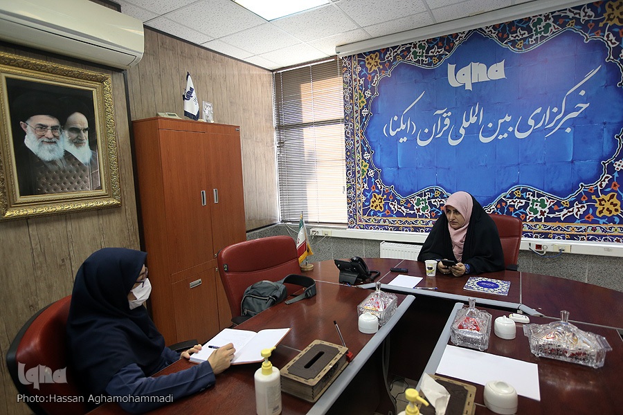 طهورا منزوی