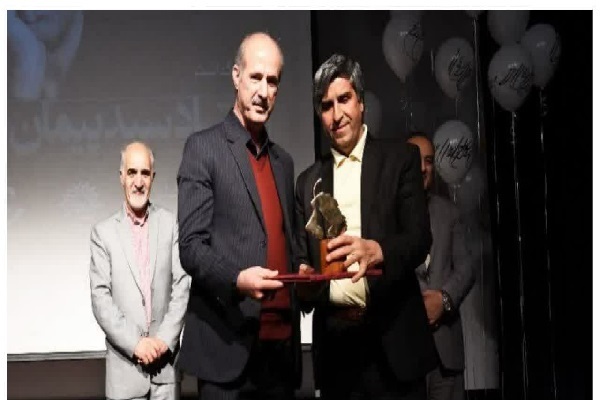 آیین بزرگداشت خوشنویس معاصر ایلامی برگزار شد