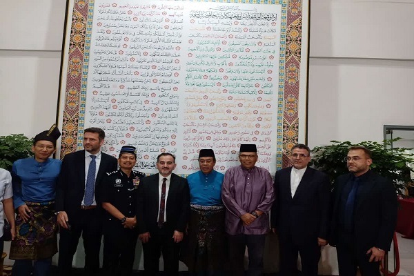 رونمایی از بزرگ‌ترین موسوعه نبی‌الرحمة در جشنواره هنرهای قرآنی مالزی