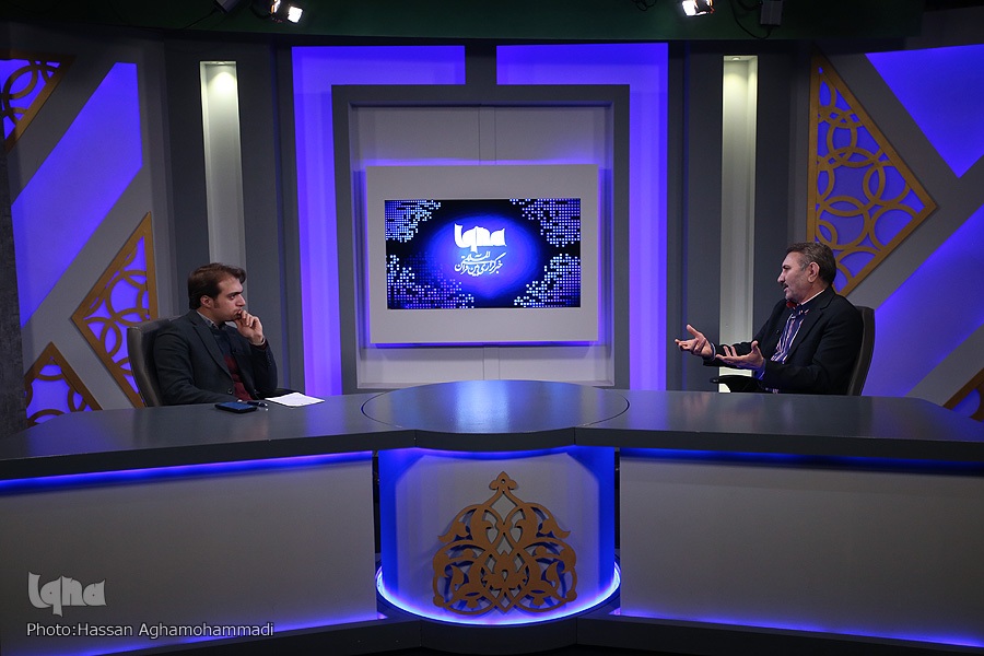 گفت‌وگو کلید همه مشکلات / فرهنگ نقد و نقدپذیری در سیستم آموزشی جایی ندارد + فیلم