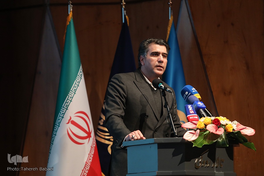 روزنامه‌ها جای گروه‌ها و احزاب سیاسی را در کشور پر کردند + فیلم