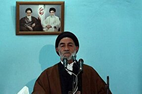 ملت تربیت یافته در مکتب حسینی زیر بار ذلت نمی‌رود