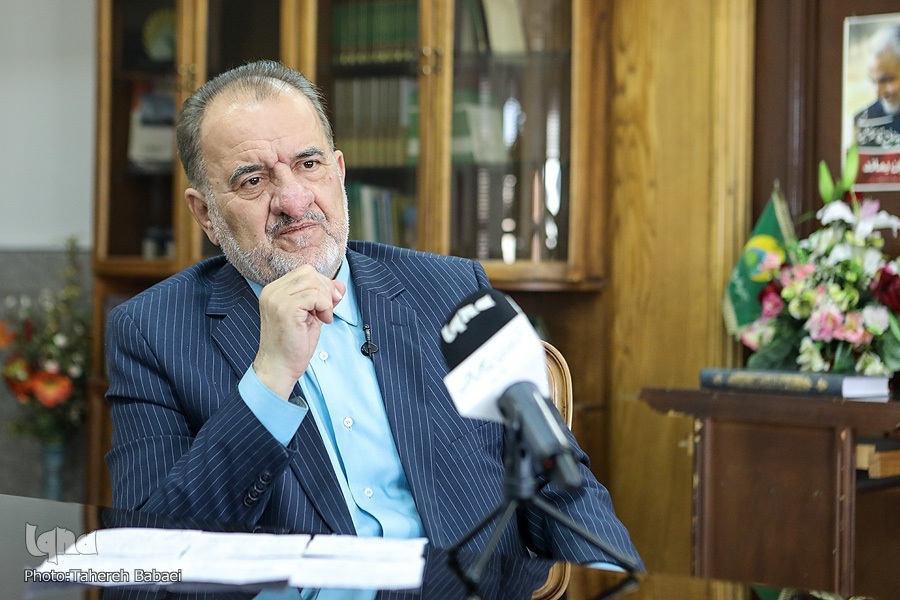 انسان قرآنی محصول «لقمه حلال پدر و دامن پاک مادر» است انسان قرآنی محصول «لقمه حلال پدر و دامن پاک مادر» است