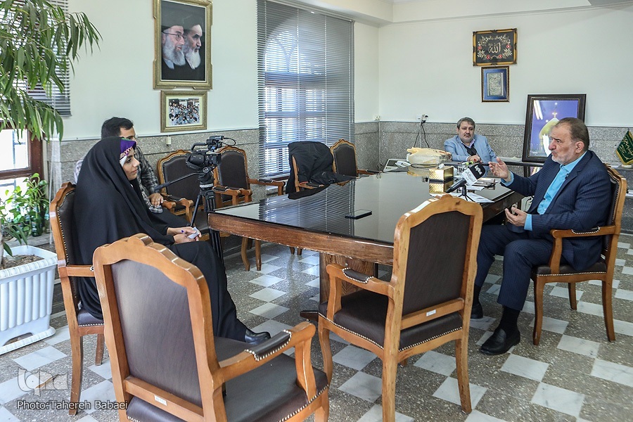 انسان قرآنی محصول «لقمه حلال پدر و دامن پاک مادر» است انسان قرآنی محصول «لقمه حلال پدر و دامن پاک مادر» است