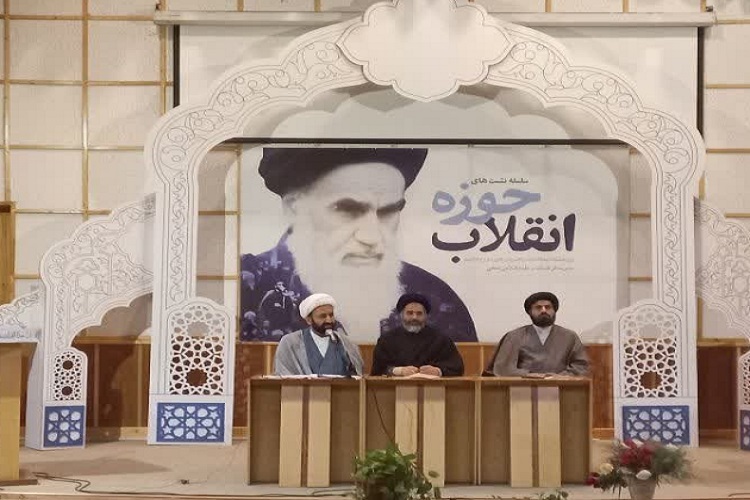 حوزه انقلابی بر کتاب‌های 200 سال قبل توقف نمی‌کند/ مرزبندی حوزه انقلابی با مرتجعین و تجددگرایان