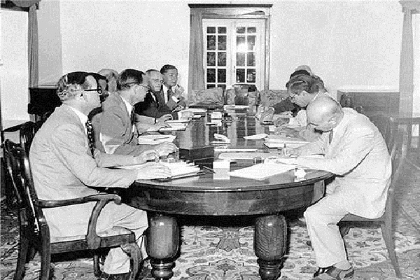 قرارداد شاه با کنسرسيومی متشکل از شرکت‌های بین‌المللی