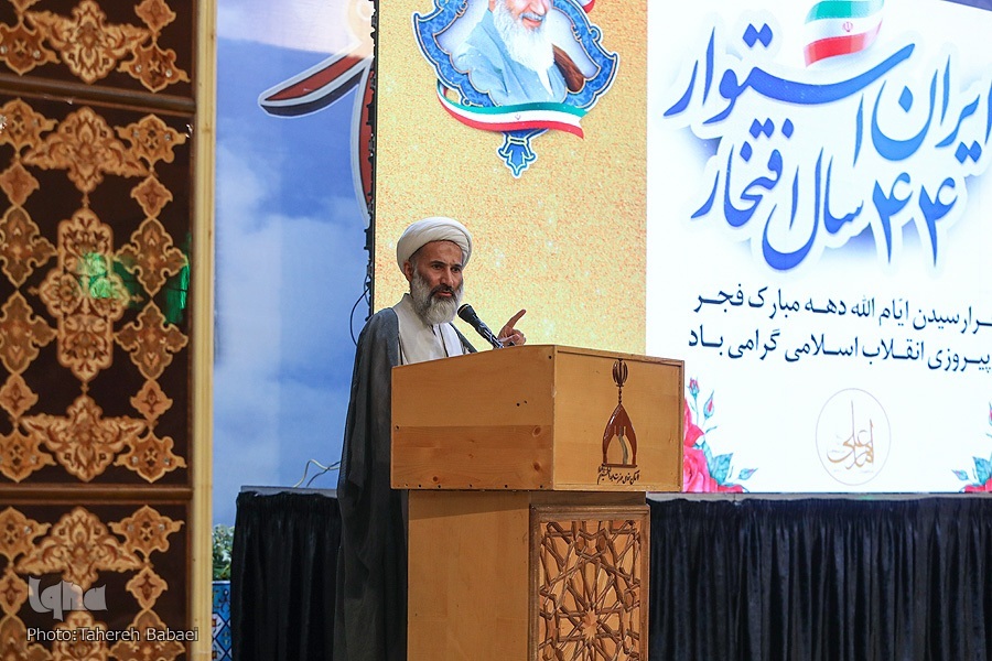 آئین اختتامیه مسابقات امام علی(ع) همراه با جشن انقلاب برگزار شد