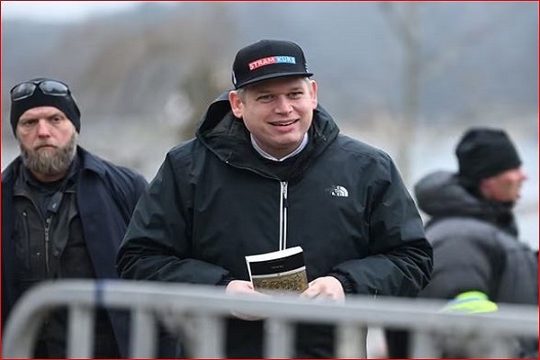 پلیس سوئد حامی و مشوق قرآنسوزی است پلیس سوئد حامی و مشوق قرآنسوزی است