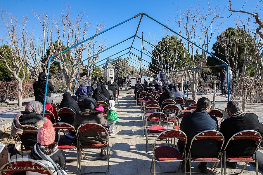 بدرقه‌ای غریبانه در قطعه نام‌آوران