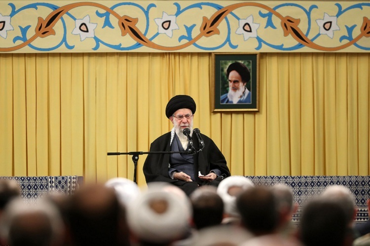 آیتالله خامنهای در دیدار کارگزاران در روز مبعث آیتالله خامنهای در دیدار کارگزاران در روز مبعث