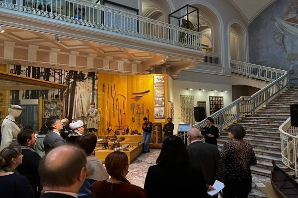 عرضه آثار اسلامی و نسخ خطی در نمایشگاه قوم‌نگاری سن‌پترزبورگ