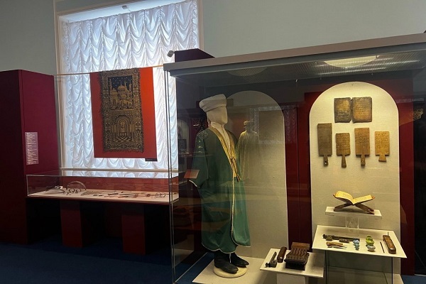 عرضه آثار اسلامی و نسخ خطی در نمایشگاه قوم‌نگاری سن‌پترزبورگ