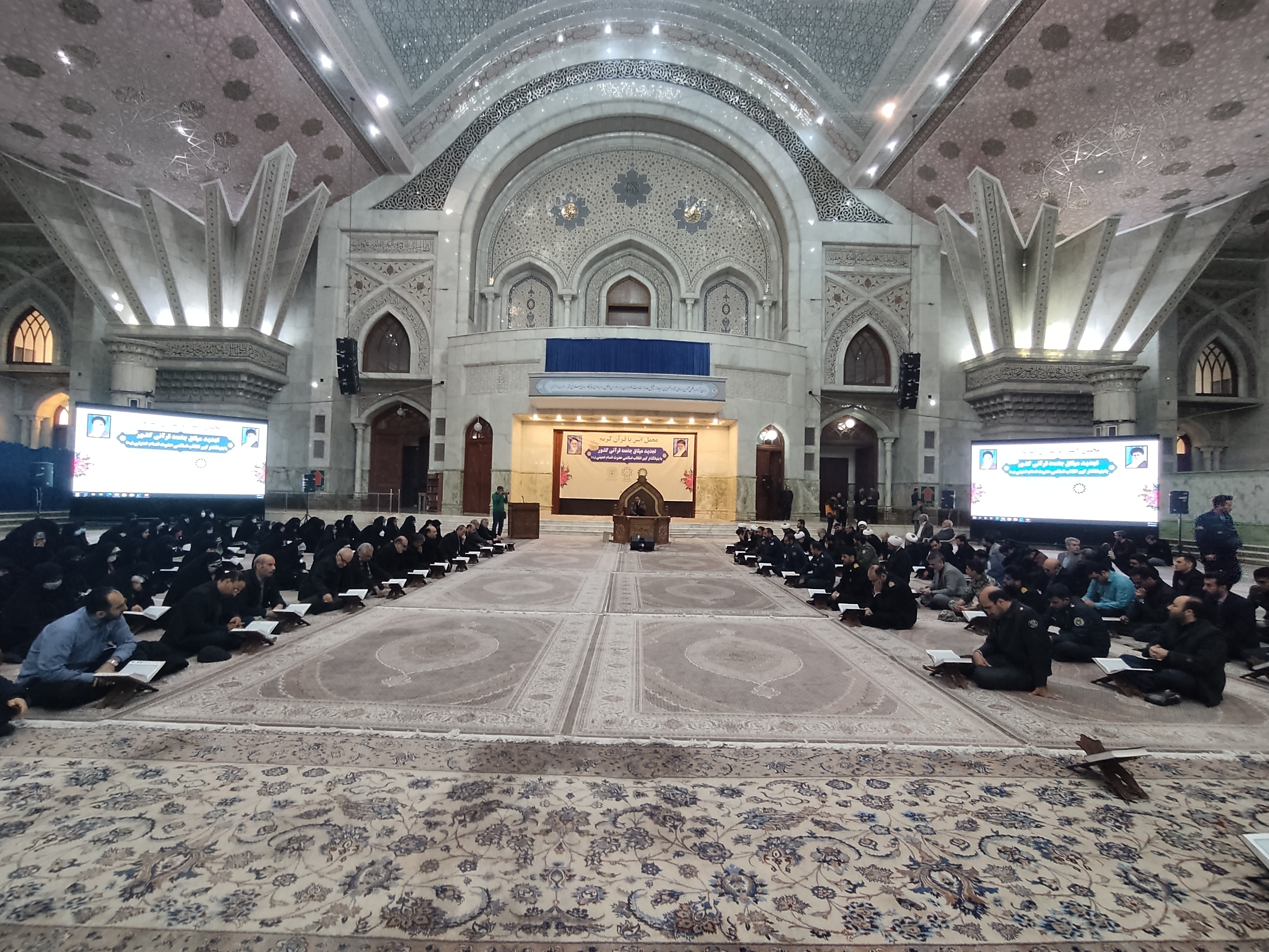 جامعه قرآنی با آرمان‌های امام خمینی(ره) و رهبر فرزانه انقلاب تجدید میثاق کردند