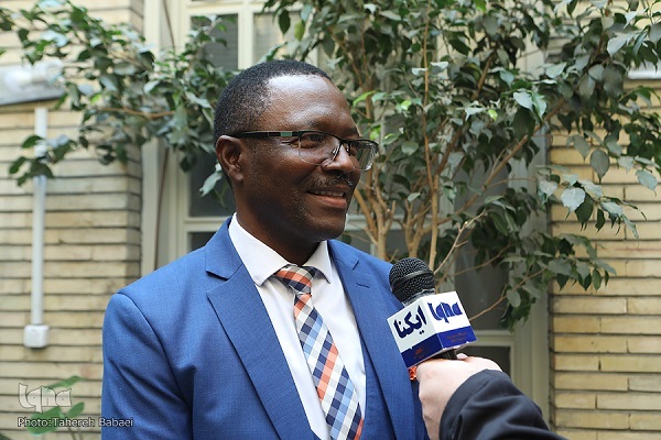 پروفسور رانتوآ لتسوسا(Rantoa Letsosa)، استاد دانشگاه فری استیت آفریقای جنوبی