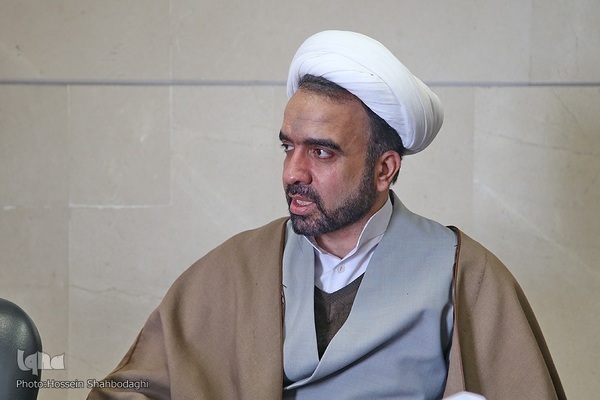 زمینه برای حضور حداکثری آیت‌الله حائری در سیاست فراهم نبود/ نقش روحانیت همزاد کارکرد معنویت است