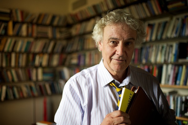 پروفسور چارلز تالیافرو، فیلسوف آمریکایی و استاد فلسفه کالج سنت اولاف مینه سوتای آمریکا پروفسور چارلز تالیافرو، فیلسوف آمریکایی و استاد فلسفه کالج سنت اولاف مینه سوتای آمریکا