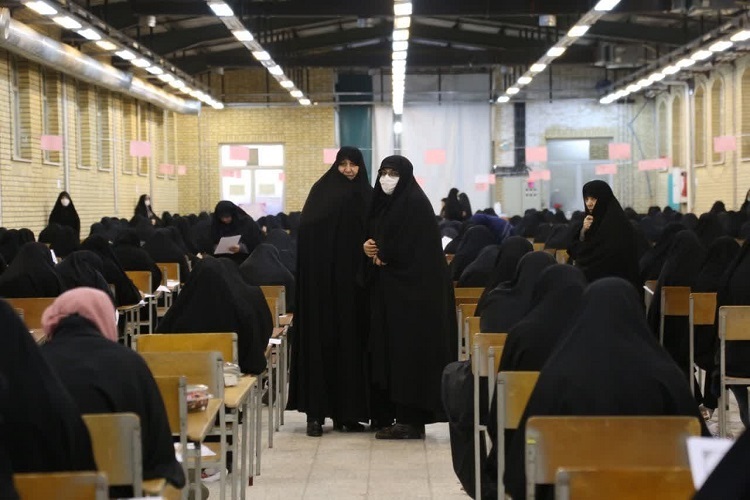 ارسال//  آزمون ورودی سال تحصیلی ۱۴۰۳-۱۴۰۲ جامعه‌الزهرا(س)برگزار شد
