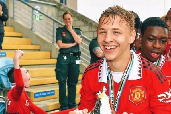 امیر ابراگیموف، بازیکن آکادمی منچستر یونایتد امیر ابراگیموف، بازیکن آکادمی منچستر یونایتد