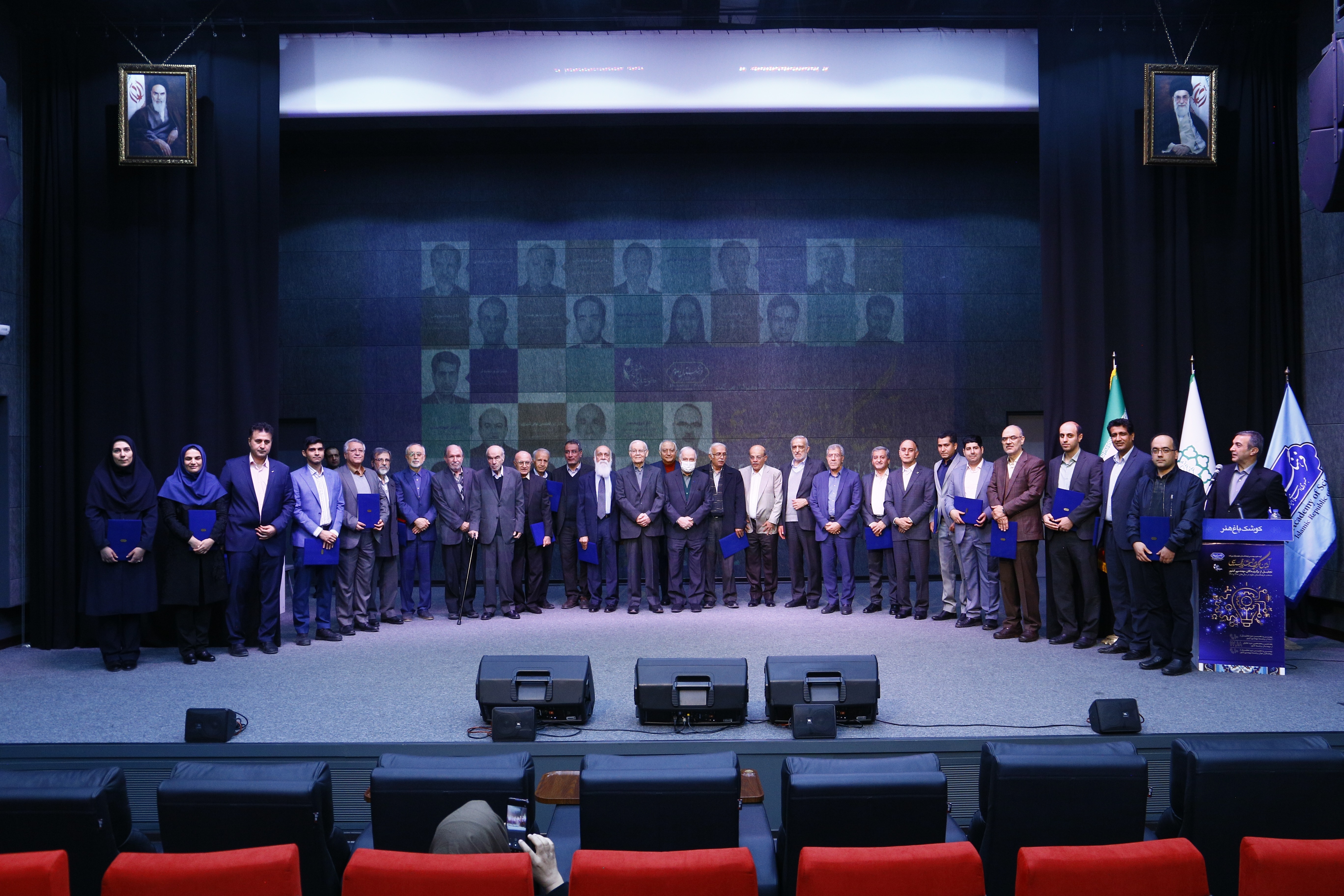 دیالوگ سخن دوستی و مهر و وفاست