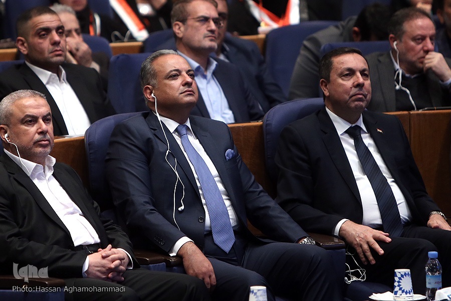 نفر وسط: محمد وسام المرتضی، وزیر فرهنگ لبنان