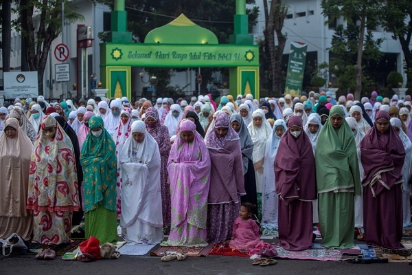 عکس | اقامه نماز فطر در چهار گوشه جهان عکس | اقامه نماز فطر در چهار گوشه جهان