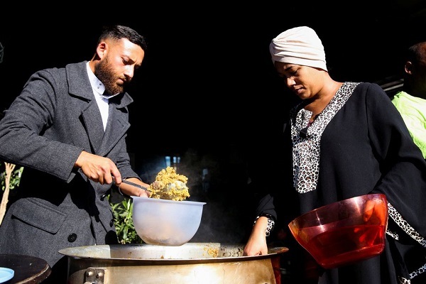 توزیع غذا در بین نیازمندان کیپ&zwnj;تاون به مناسبت عید فطر+ تصاویر