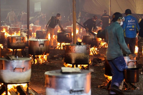 توزیع غذا در بین نیازمندان کیپ&zwnj;تاون به مناسبت عید فطر+ تصاویر