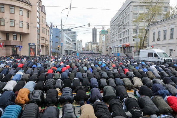 اقامه نماز عید سعید فطر در پایتخت روسیه + عکس