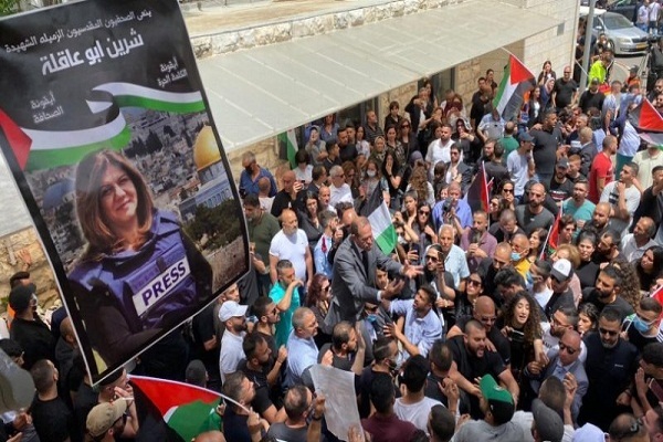 حمله نظامیان صهیونیست&zwnj;ها به مراسم تشییع &laquo;شیرین ابوعاقلة&raquo; در قدس