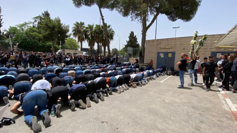 حمله نظامیان صهیونیست&zwnj;ها به مراسم تشییع &laquo;شیرین ابوعاقلة&raquo; در قدس