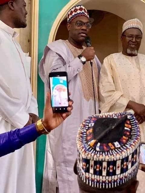 ستاره سابق تیم ملی فوتبال کامرون به اسلام گروید + فیلم