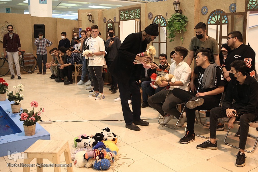 گذری بر خاطرات شیرین جلسات خانگی قرآن/ ستاره&zwnj;های زمینی در نمایشگاه قرآن