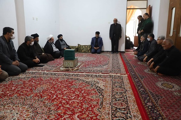 عکس |حضور نماینده ولی‌فقیه در سیستان‌وبلوچستان در منزل شهید آبسالان