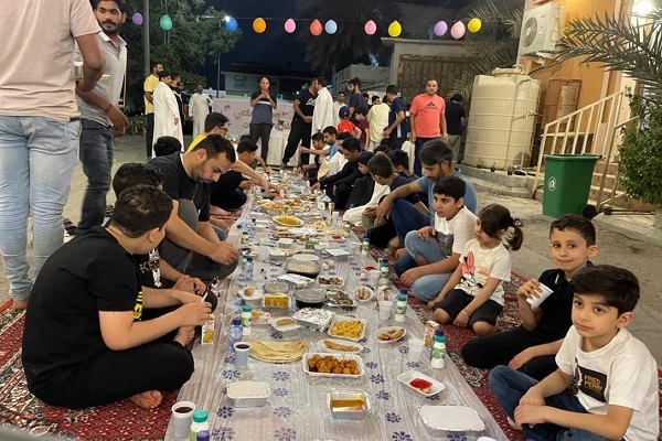 برپایی اولین سفره افطار عمومی شیعیان عربستان پس از کرونا برپایی اولین سفره افطار عمومی شیعیان عربستان پس از کرونا
