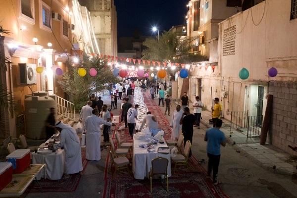 برپایی اولین سفره افطار عمومی شیعیان عربستان پس از کرونا برپایی اولین سفره افطار عمومی شیعیان عربستان پس از کرونا