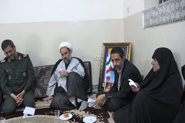 عکس | دیدار با خانواده شهدای روحانی