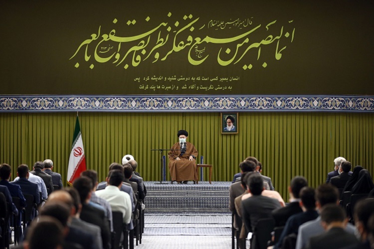 دیدار جمعی از دانشجویان و نمایندگان تشکل&zwnj;های دانشجویی با رهبر معظم انقلاب