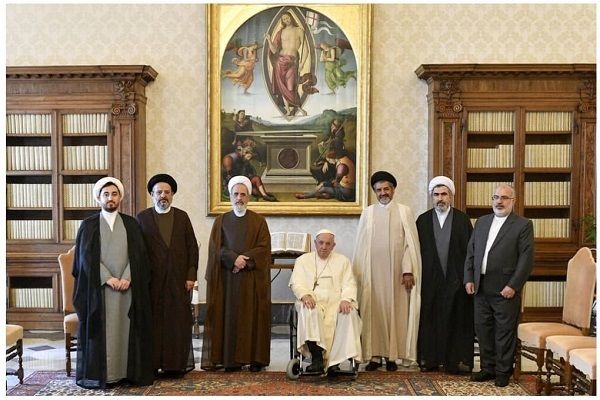 ابلاغ پیام رهبر معظم انقلاب به پاپ / پاپ: