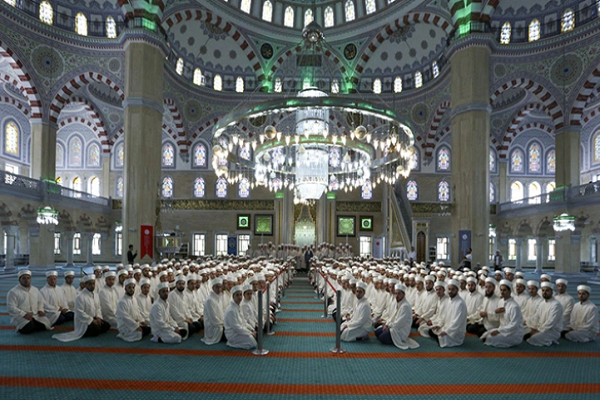 جشن فارغ‌التحصیلی 399 حافظ قرآن در مسجد استانبول