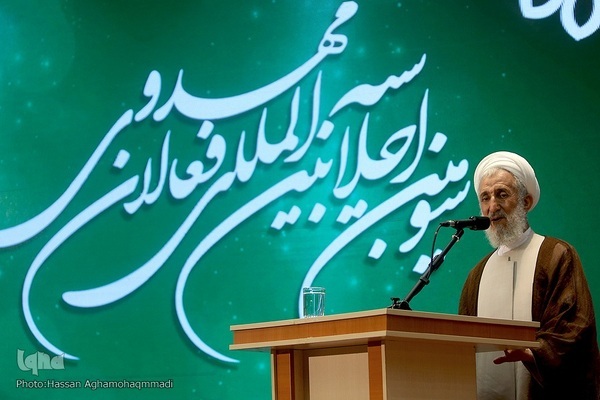 امام زمان(عج) هوای نائبش را دارد/ قبلا انتظار فقط در کتاب دعا بود