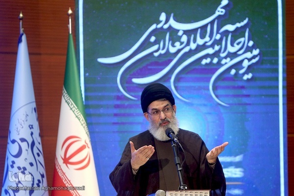 امام زمان(عج) هوای نائبش را دارد/ قبلا انتظار فقط در کتاب دعا بود