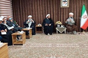 جذب معلمان و روحانیون در مدارس بر اساس نیازمندی و قانون باشد