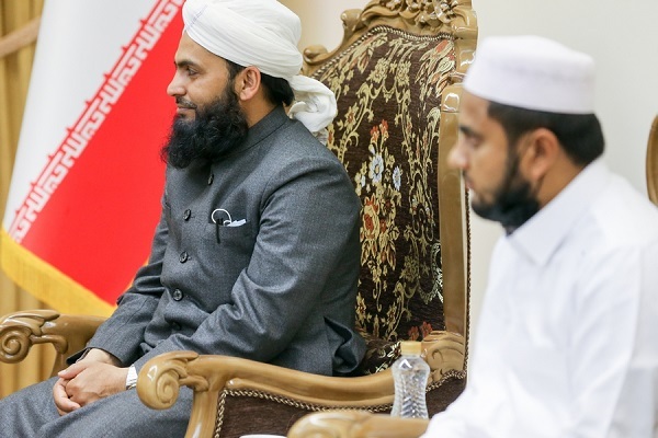 تمدن نوین اسلامی تنها از طریق وحدت امت اسلامی تحقق می‌یابد