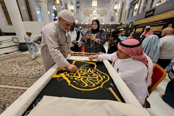 برگزاری نمایشگاه بافت پرده کعبه در حرم مکی/ عکس