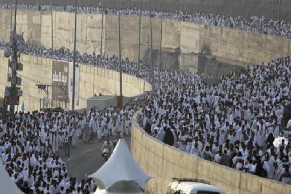 رمی جمره عقبه حجاج در سرزمین منا/ چه تعداد زائر به خانه خدا مشرف شدند