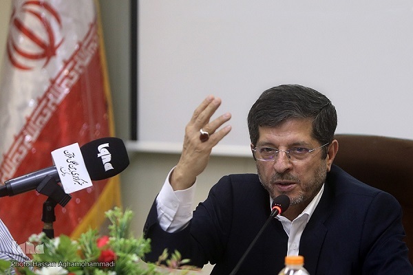 نمایش تصویری متمدنانه از ایران و پرچمداری انقلاب از ویژگیهای خامهیار است نمایش تصویری متمدنانه از ایران و پرچمداری انقلاب از ویژگیهای خامهیار است