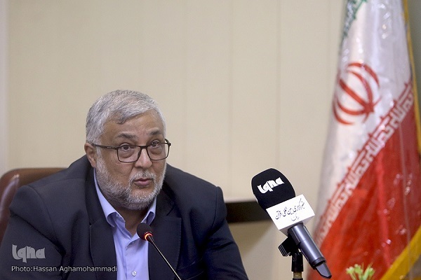 نمایش تصویری متمدنانه از ایران و پرچمداری انقلاب از ویژگیهای خامهیار است نمایش تصویری متمدنانه از ایران و پرچمداری انقلاب از ویژگیهای خامهیار است