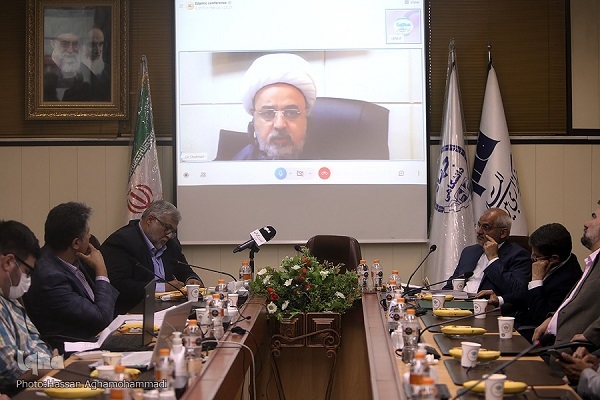 نمایش تصویری متمدنانه از ایران و پرچمداری انقلاب از ویژگیهای خامهیار است نمایش تصویری متمدنانه از ایران و پرچمداری انقلاب از ویژگیهای خامهیار است